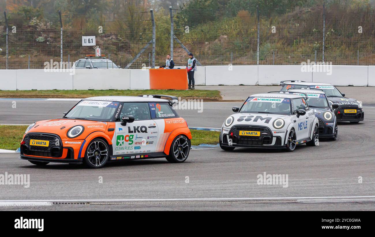 Hockenheim, Germania. 20 ottobre 2024. Lukas Stiefelhagen (NED) vor Patricija Stalidzane (LAT), 20.10.2024, Hockenheim (Deutschland), Motorsport, NXT Gen Cup, finale Hockenheimring 2024 credito: dpa/Alamy Live News Foto Stock