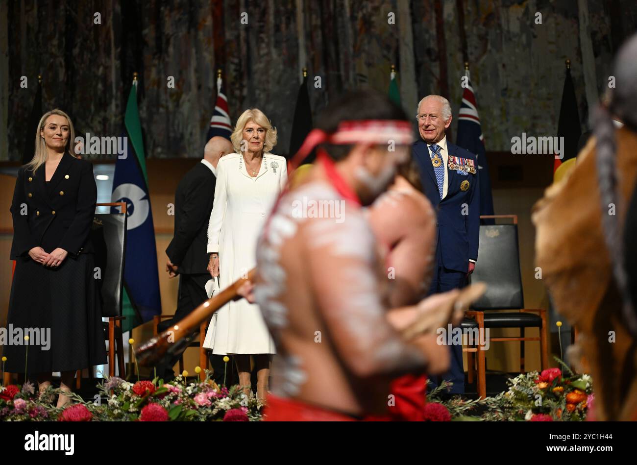 Re Carlo III e la regina Camilla durante un evento all'Australian War Memorial di Canberra, per commemorare il servizio e il sacrificio dei veterani della forza di difesa australiana, il secondo giorno della loro visita in Australia e Samoa. Data foto: Lunedì 21 ottobre 2024. Foto Stock