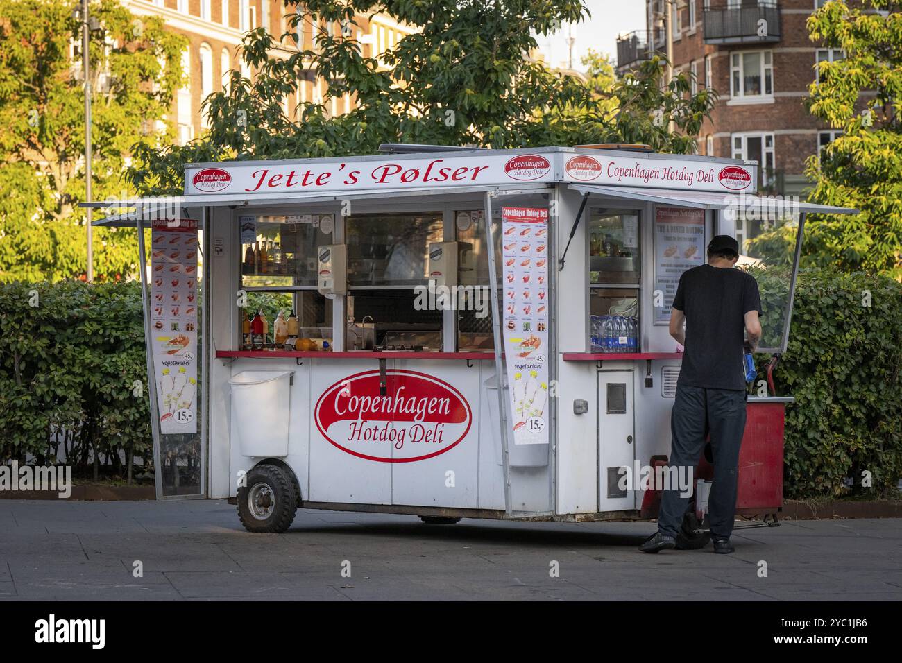 Food truck con hot dog o Rode Polser, specialità di salsiccia danese, Copenhagen, Danimarca, Europa Foto Stock