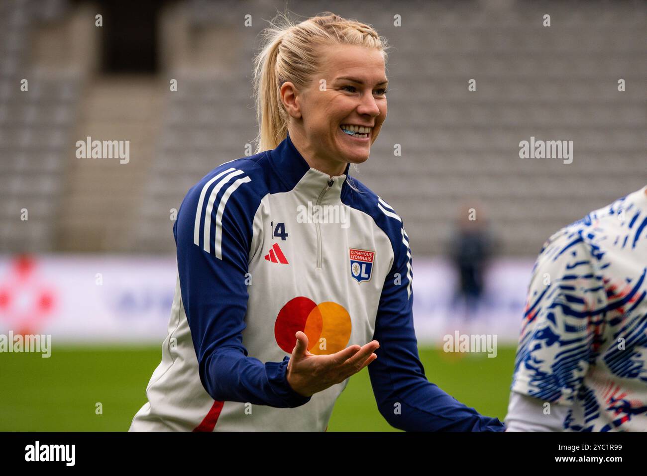 L'ADA Hegerberg dell'Olympique Lyonnais si scalda davanti al campionato francese femminile#39, la partita di calcio Arkema Premier Ligue tra il Paris FC e l'Olympique Lyonnais il 20 ottobre 2024 allo stadio Sebastien Charlety di Parigi, in Francia Foto Stock