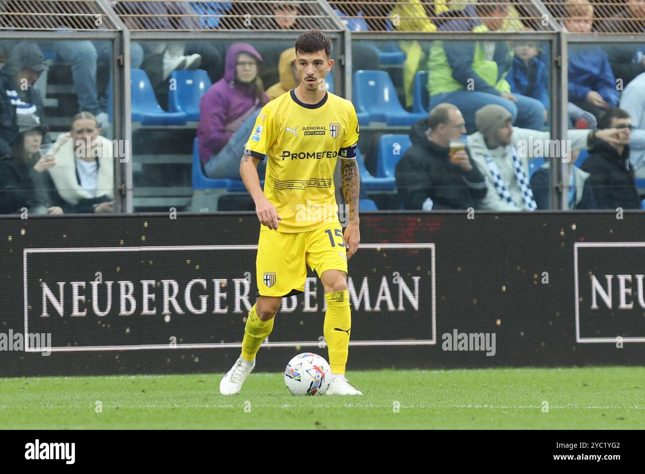 Como&#x2019;Enrico Delprato del Parma calcio in azione durante la partita di calcio di serie A Enilive 2024/2025 tra Como e Parma allo stadio Giuseppe Sinigaglia di Como - sabato 19 ottobre 2024. Sport - calcio. (Foto di Antonio Saia/LaPresse) Foto Stock