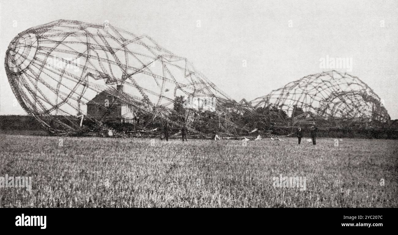 Il relitto dello Zeppelin L33 a Little Wigborough, 1916, durante la prima guerra mondiale. Da Wings of War, pubblicato nel 1942. Foto Stock