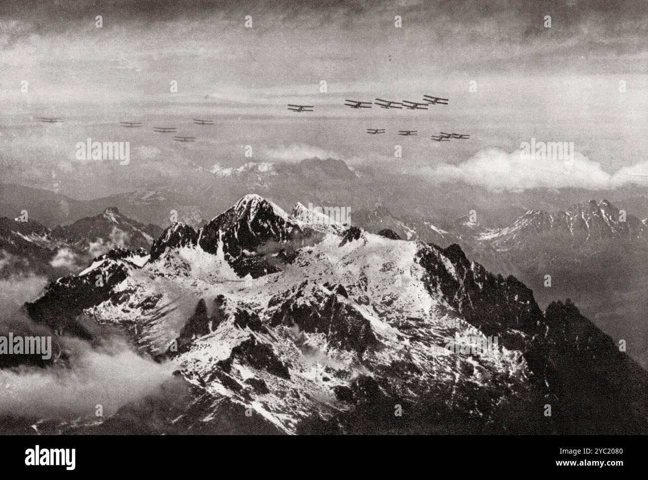 Bristol combattenti sulle Alpi italiane, 1918 durante la prima guerra mondiale. Da Wings of War, pubblicato nel 1942. Foto Stock