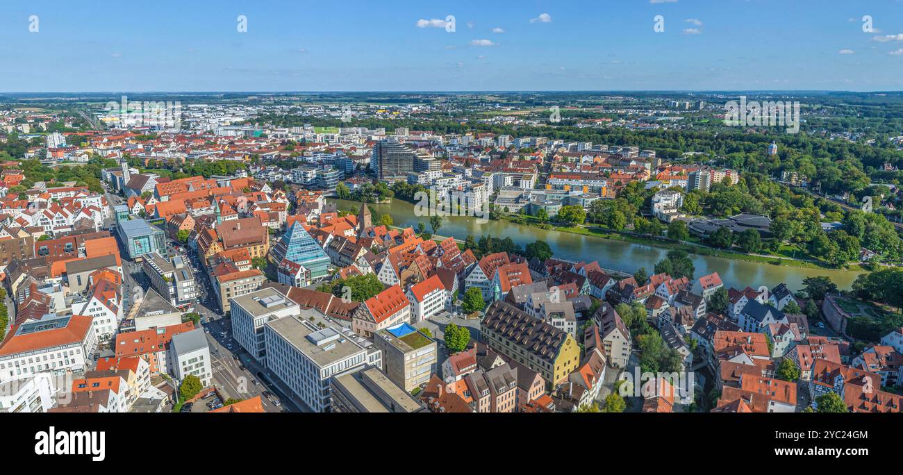 Die Stadt Ulm an der Donau in Baden-Württemberg an der Grenze zu Bayern von oben Ausblick auf die Innenstadt der schwäbischen Universitätsstadt Ulm Mü Foto Stock