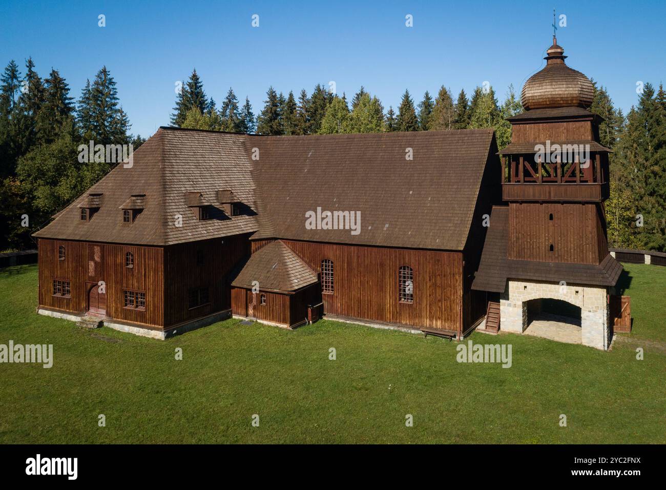La chiesa evangelica articolare in legno di Svaty Kriz è uno dei più grandi edifici in legno dell'Europa centrale, in Slovacchia Foto Stock