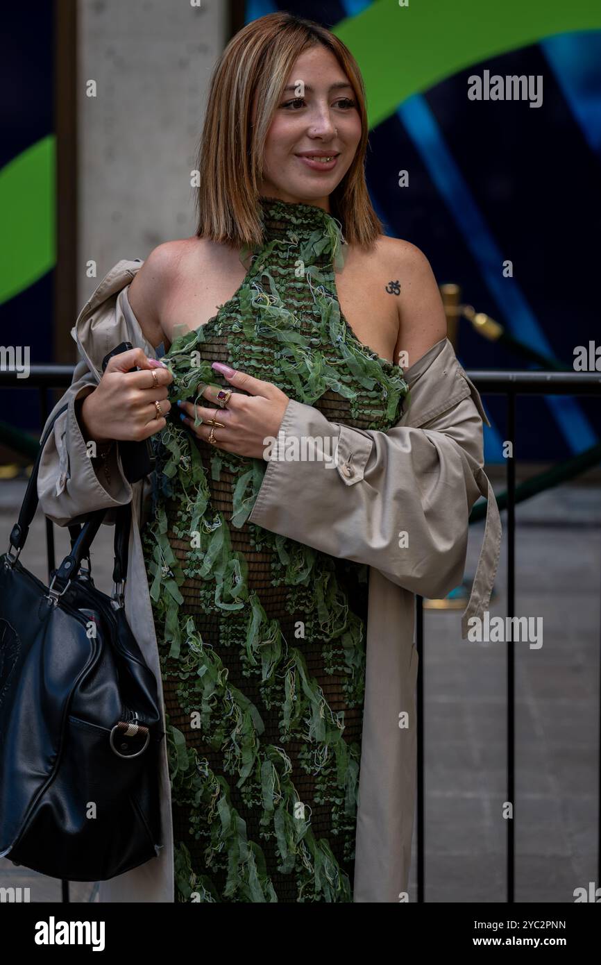 Stilista di moda alla London Fashion Week settembre 2024 Foto Stock