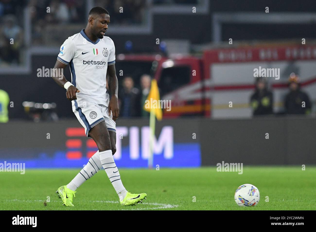 Roma, Lazio. 20 ottobre 2024. Marcus Thuram dell'Inter durante la partita di serie A tra Roma e Inter allo stadio Olimpico, Italia, 20 ottobre 2024. Credito: massimo insabato/Alamy Live News Foto Stock