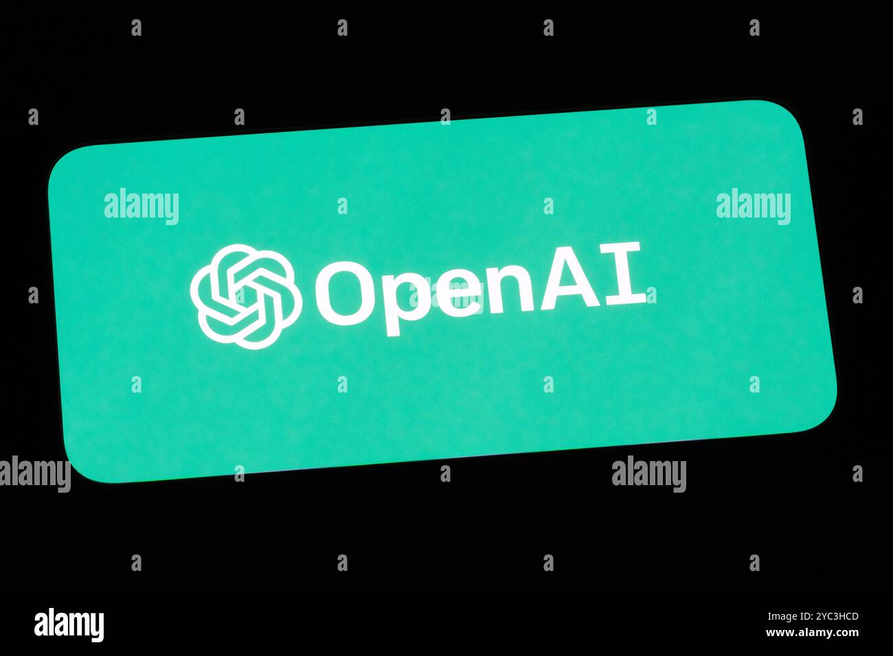 Shanghai, Cina-21 ottobre 2024: Logo del marchio della società OpenAI sullo schermo del telefono Foto Stock