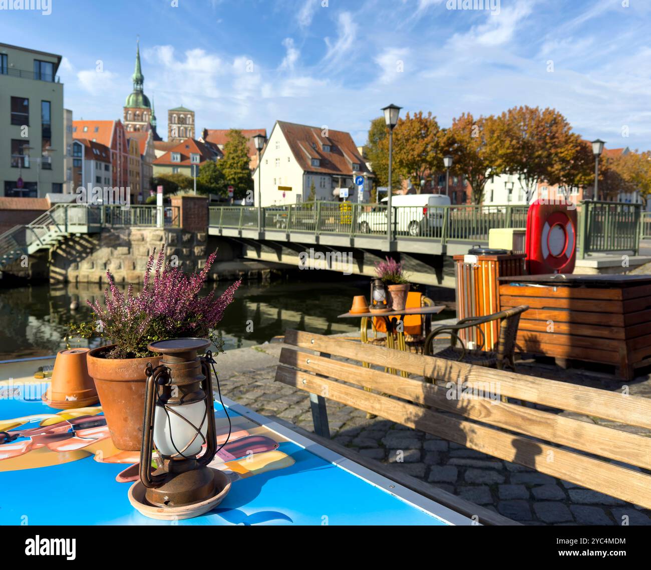 Vista della città vecchia di stralsund sul Mar Baltico nel meclemburgo-pomerania occidentale, germania Foto Stock