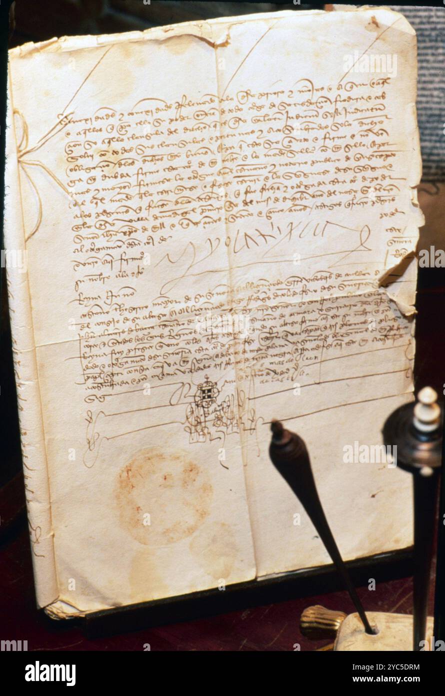 Marzo 1992 Archivio storico Olycom/LaPresse Isabella i di Castiglia, detta Isabella la Cattolica (Madrigal de las Altas Torres, 22 aprile 1451 - Medina del campo, 26 novembre 1504), è stata regina di Castiglia e León dal 1474 al 1504, regina consorte di Aragona, Sicilia, Valencia, Sardegna, Maiorca e titolare di Corsica, contessa consorte di Barcellona e delle contee catalane dal 1479 al 1504. Isabella i di Castiglia e suo marito Ferdinando II di Aragona unirono le corone della Spagna in unione dinastica, passando alla storia come i primi re di Spagna. Nella foto: Manoscritto madrigale d'Isabe Foto Stock