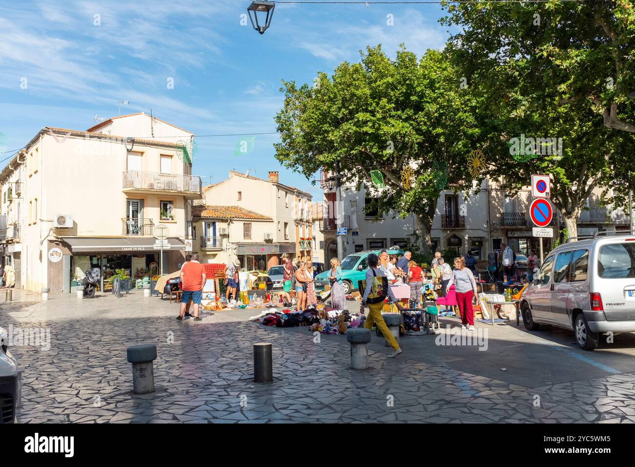 Mercato delle pulci del sabato, Meze, Herault, Occitanie, Francia, Europa Foto Stock