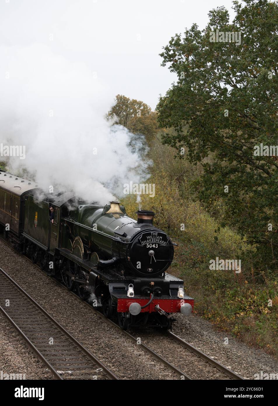 GWR Castle Class 5043 "Conte di Mount Edgcumbe" che porta "The William Shakespeare" fino a Hatton Bank, Warwickshire, Regno Unito Foto Stock