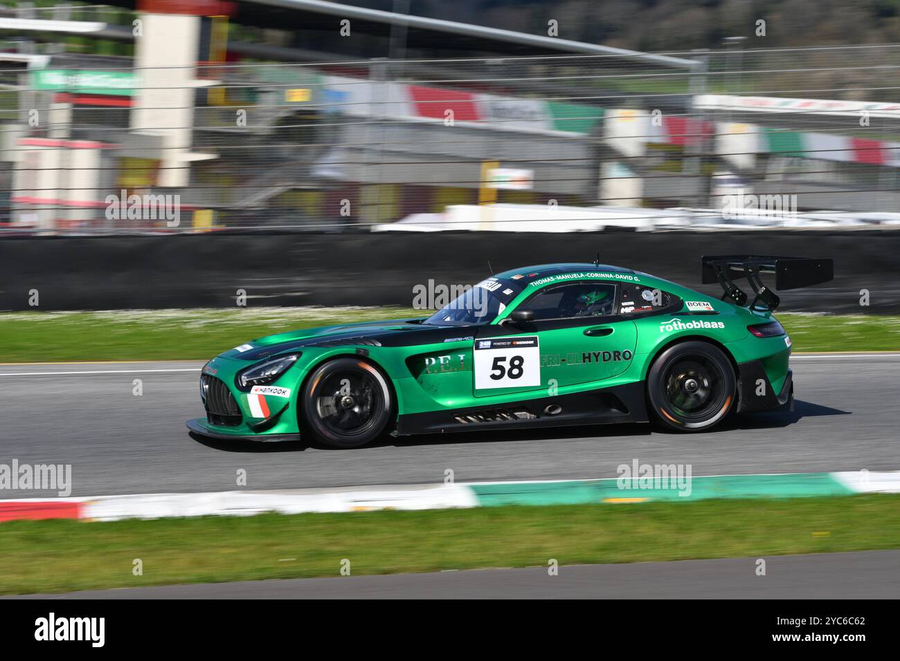 Scarperia, 23 marzo 2024 Italia: Mercedes-AMG GT3 del Team MP Racing guidato da Thomas Gostner-Corinna Gostner in azione durante la 12h Hankook al Mugello Cir Foto Stock