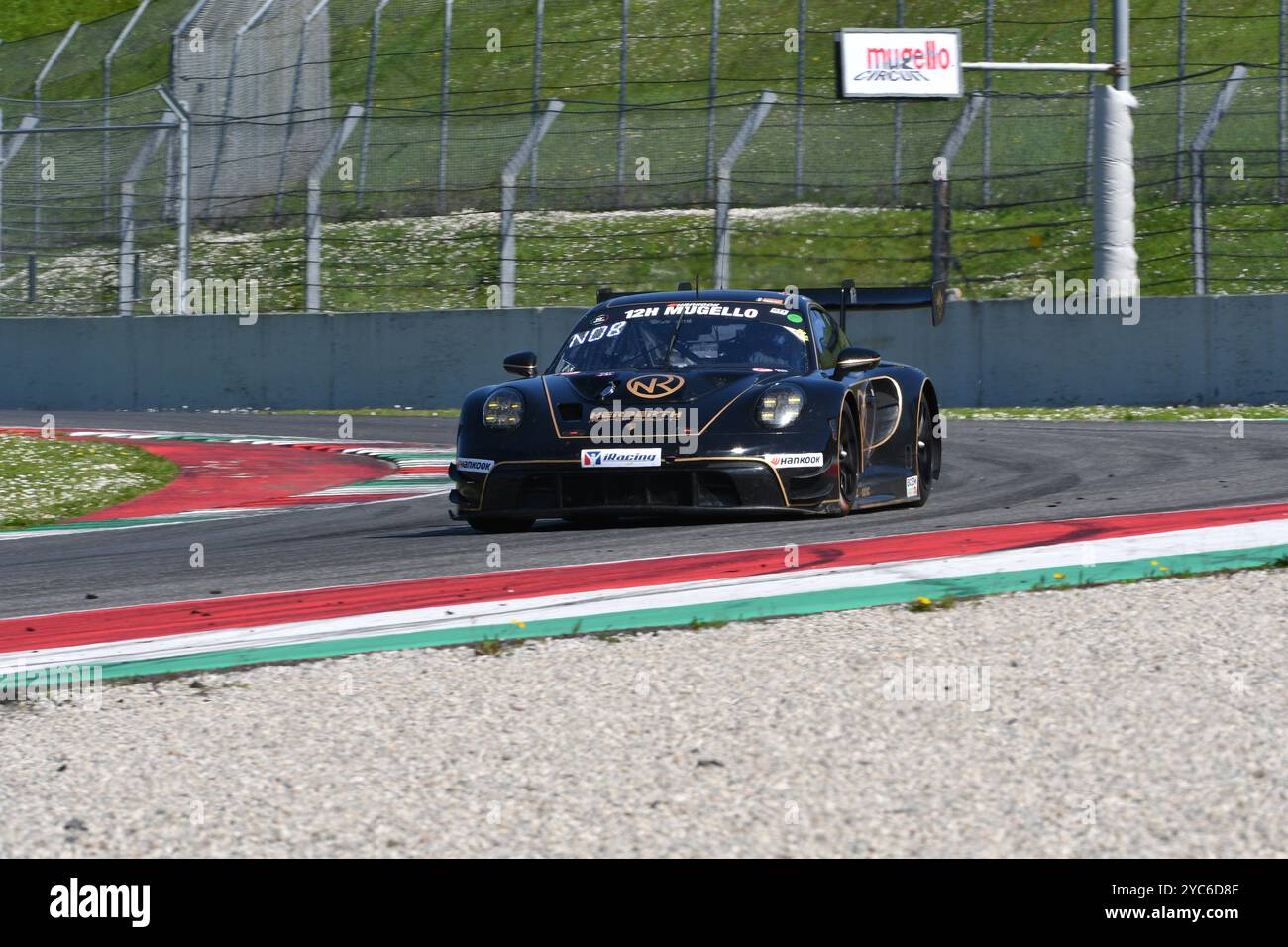 Scarperia, 23 marzo 2024 Italia: Porsche 911 GT3 R (992) del Team Herberth Motorsport guidato da Noble-Bohn-Hart in azione durante la 12h Hankook al Mugello C. Foto Stock