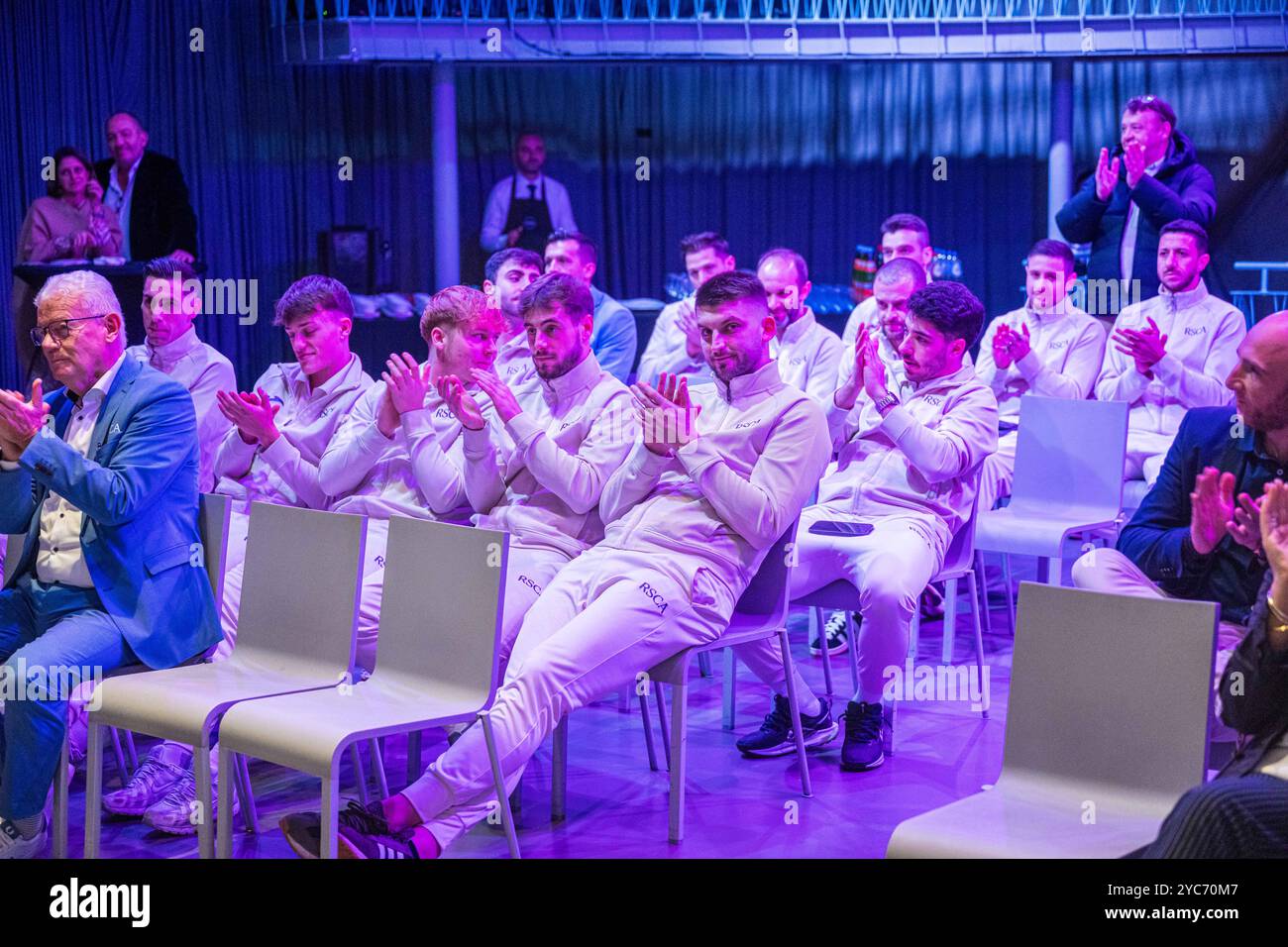 Bruxelles, Belgio. 21 ottobre 2024. I giocatori dell'RSCA Futsal sono visti durante una conferenza stampa con presentazione della squadra dell'RSC Anderlecht sulla partecipazione alla Futsal Champions League, a Bruxelles, lunedì 21 ottobre 2024. BELGA FOTO JONAS ROOSENS credito: Belga News Agency/Alamy Live News Foto Stock