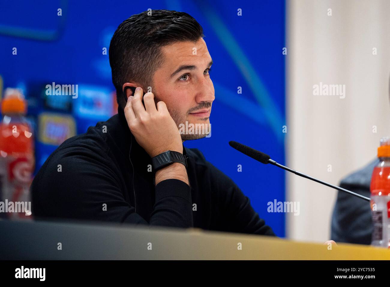 Madrid, Madrid, Spagna. 21 ottobre 2024. Nuri Sahin, capo allenatore del Borussia Dortmund, ha parlato durante la sessione di allenamento e la conferenza stampa del Borussia Dortmund in vista della partita di calcio MD3 della Champions League 2024/25 contro il Real Madrid all'Estadio Santiago Bernabeu il 21 ottobre 2024 a Madrid, Spagna. (Credit Image: © Alberto Gardin/ZUMA Press Wire) SOLO PER USO EDITORIALE! Non per USO commerciale! Foto Stock