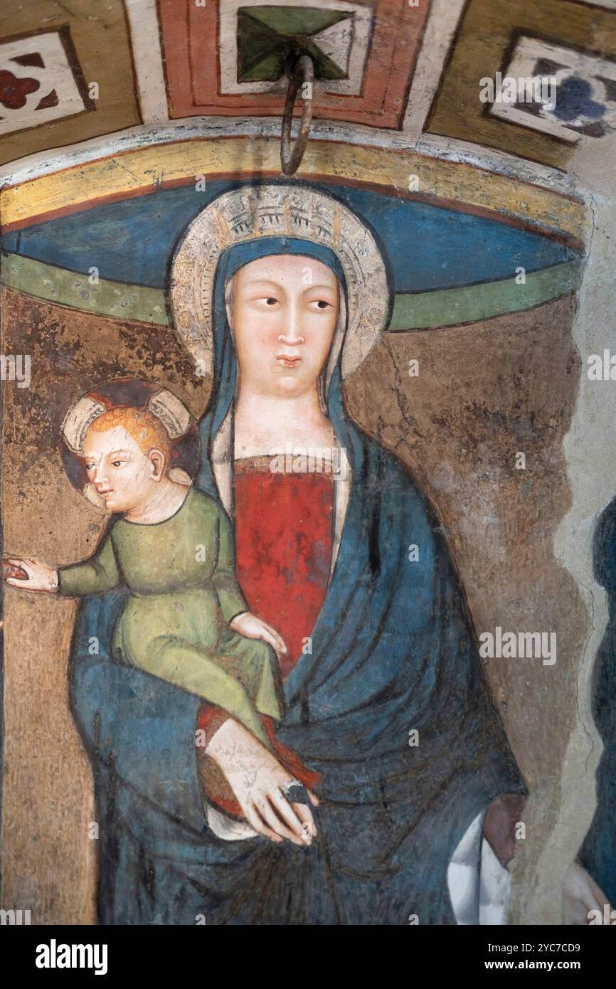 Affreschi della scuola umbra del Trecento, Chiesa di Santa Maria a Mare, Torre di Palme, fermo, Ascoli Piceno, Marche, Italia Foto Stock