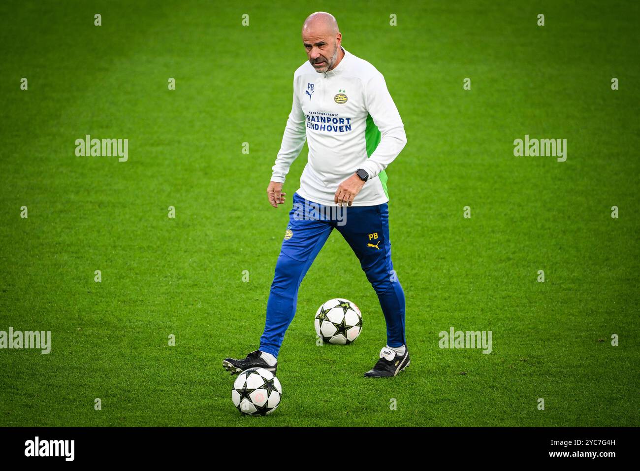 Peter BOSZ del PSV Eindhoven durante la sessione di allenamento del PSV Eindhoven in vista della partita di calcio della UEFA Champions League tra il Paris Saint-Germain e il PSV Eindhoven il 21 ottobre 2024 allo stadio Parc des Princes di Parigi, in Francia Foto Stock