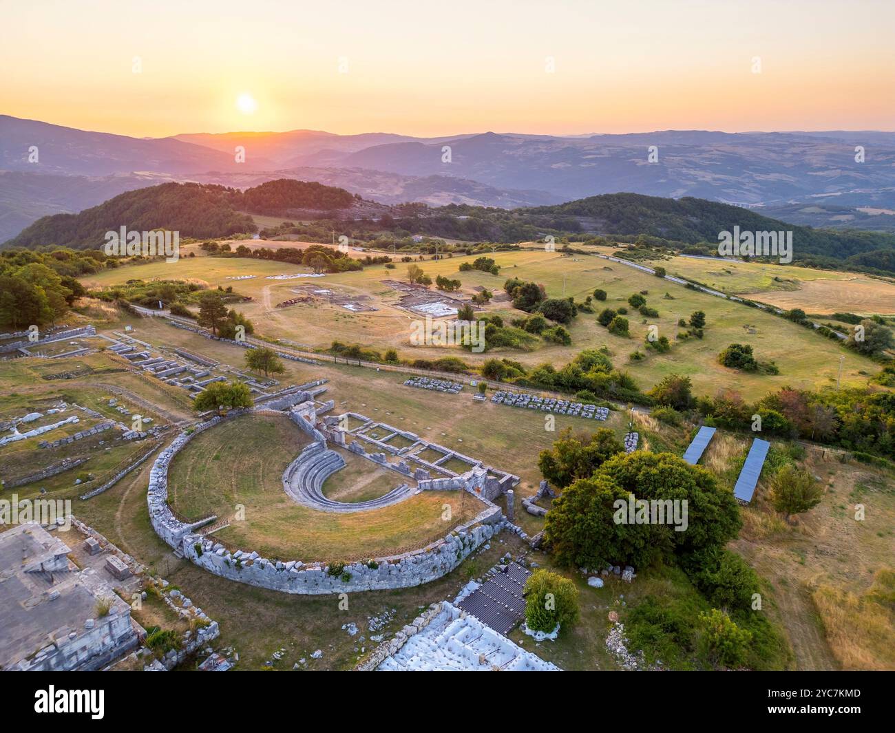 Santuario italico, Tempio-Teatro Pietrabbondante, sito archeologico, Pietrabbondante, Isernia, Molise, Italia Foto Stock