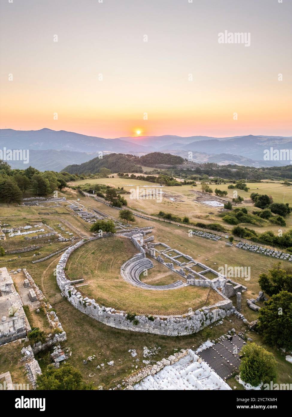 Santuario italico, Tempio-Teatro Pietrabbondante, sito archeologico, Pietrabbondante, Isernia, Molise, Italia Foto Stock
