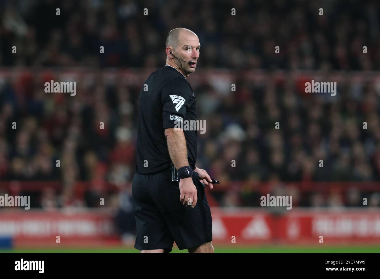 Nottingham, Regno Unito. 21 ottobre 2024. Nottingham, Inghilterra - 21 ottobre: Arbitro Tim Robinson durante la partita di Premier League 2024/25 tra Nottingham Forest FC e Crystal Palace FC al City Ground il 21 ottobre 2024 a Nottingham, Inghilterra. (Paul Bonser/SPP) (Paul Bonser/SPP) credito: SPP Sport Press Photo. /Alamy Live News Foto Stock