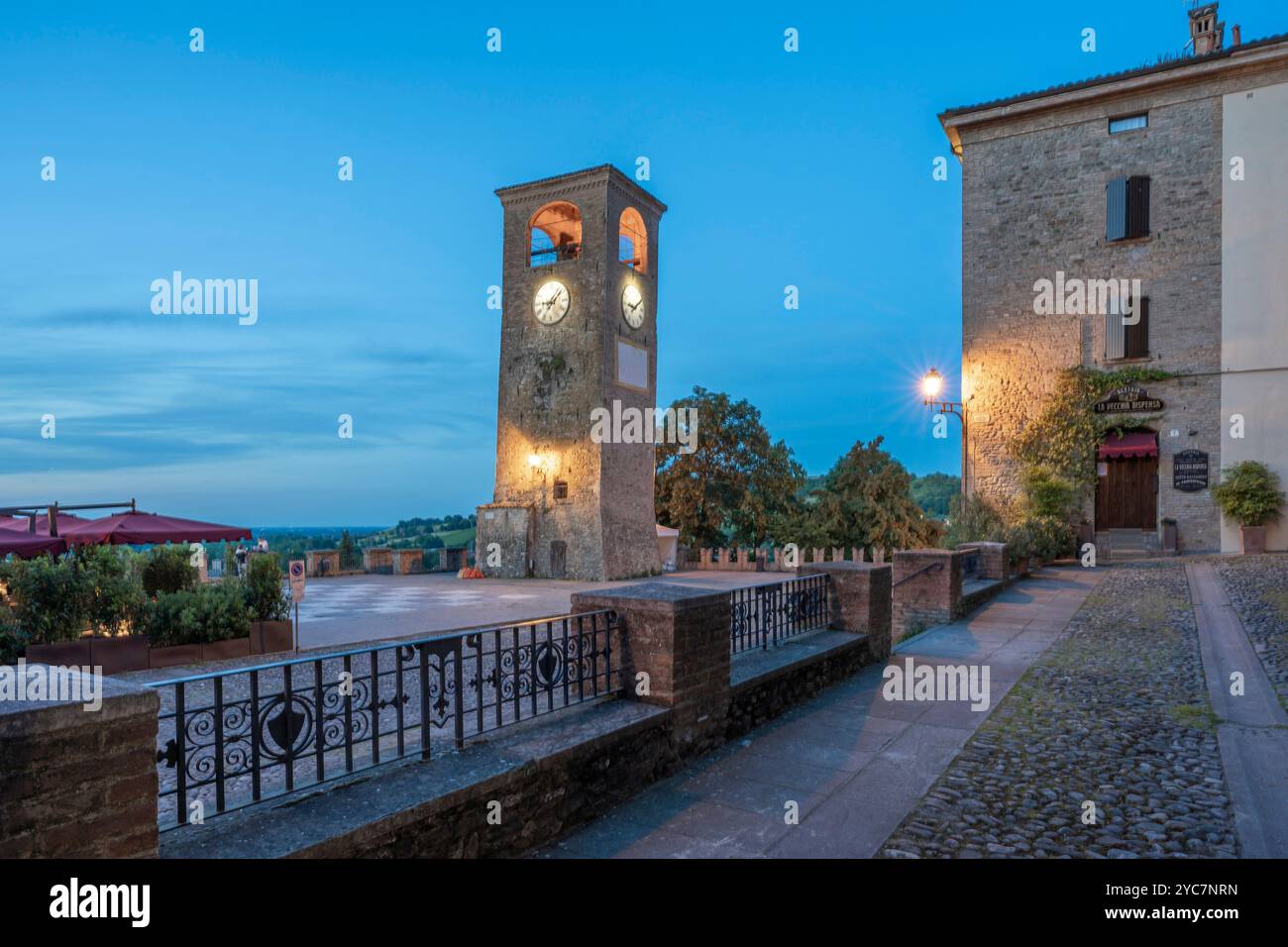 Torre dell'orologio, Castelvetro di Modena, Modena, Emilia-Romagna, Italia Foto Stock