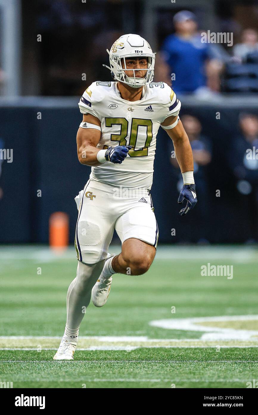 Atlanta, Georgia. 19 ottobre 2024. Lawson Pritchett (30) del Georgia Tech in azione durante la partita di football NCAA con i Notre Dame Fighting Irish e i Georgia Tech Yellow Jackets, giocata al Mercedes Benz Stadium di Atlanta, Georgia. Notre Dame sconfigge Georgia Tech, 31-13. Cecil Copeland/CSM/Alamy Live News Foto Stock