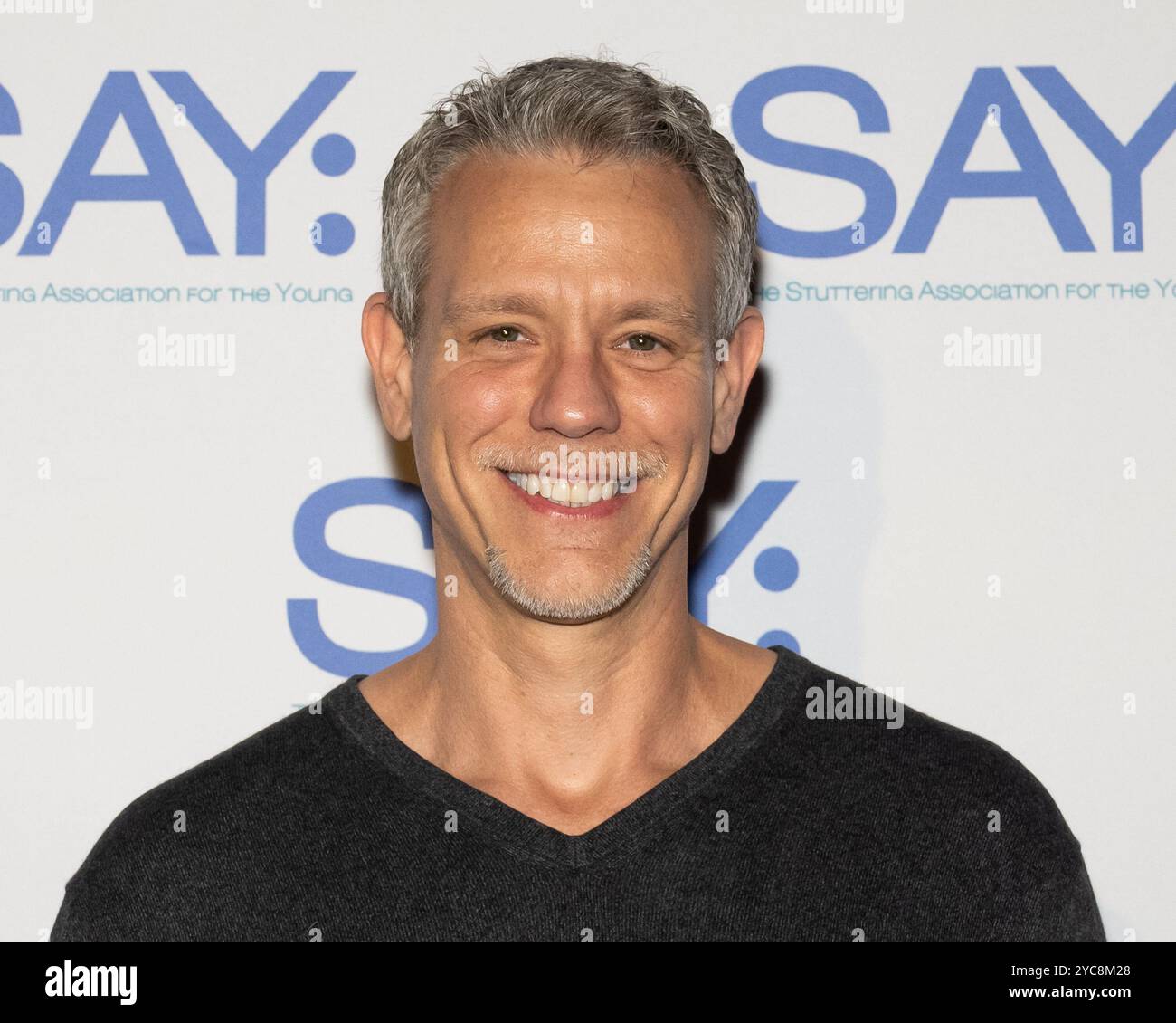 New York, Stati Uniti. 21 ottobre 2024. Adam Pascal arriva all'undicesimo Annual All-Star Bowling Benefit to Support SAY DI Paul Rudd, The Stuttering Association for the Young, al Bowlero di New York, New York, il 21 ottobre 2024. (Foto di Gabriele Holtermann/Sipa USA) credito: SIPA USA/Alamy Live News Foto Stock