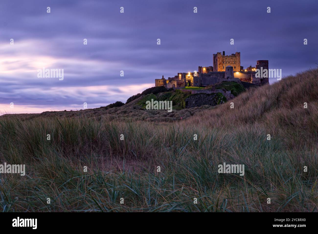 Il castello di Bamburgh Sunrise Foto Stock