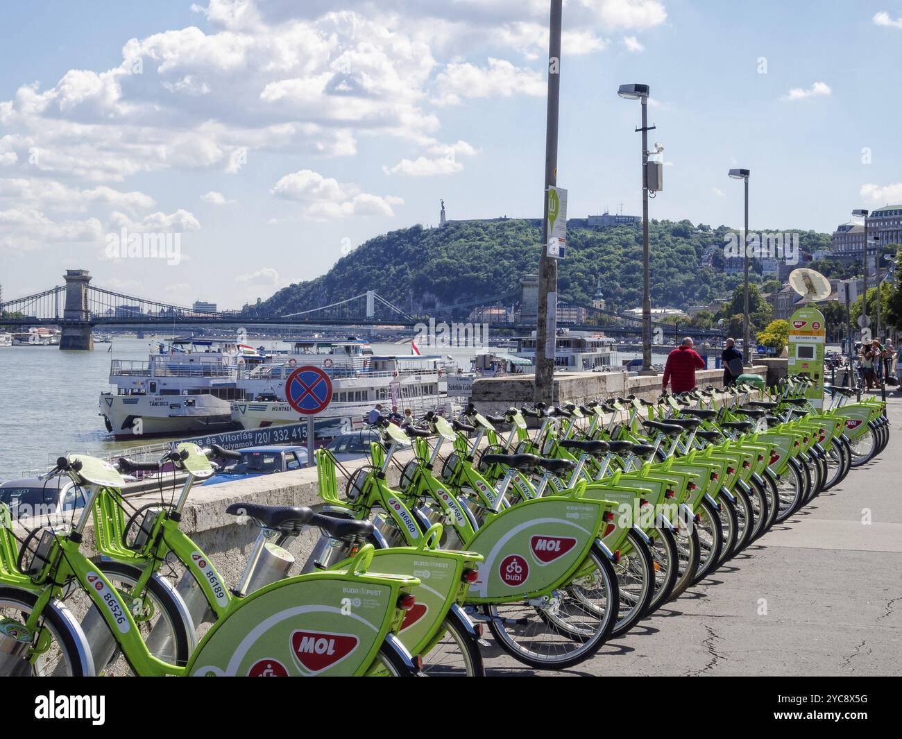 Deposito pubblico di condivisione delle biciclette MOL Bubi in Piazza Batthyany, Budapest, Ungheria, Europa Foto Stock