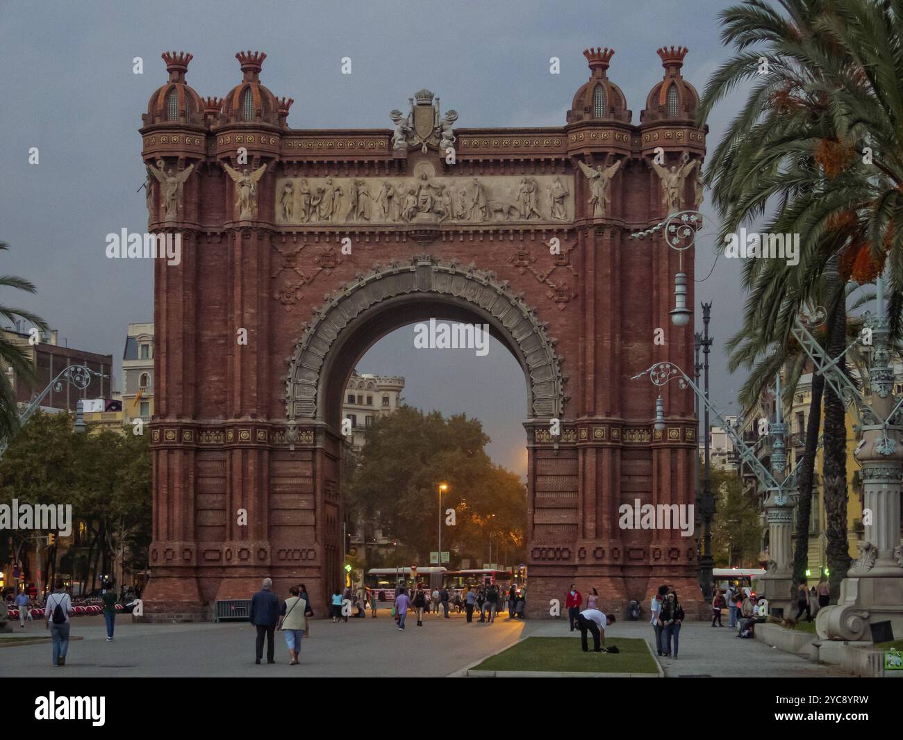 Arco di trionfo (Arc de Triomf) in autunno, Barcellona, Catalogna, Spagna, 10 ottobre 2014, Europa Foto Stock