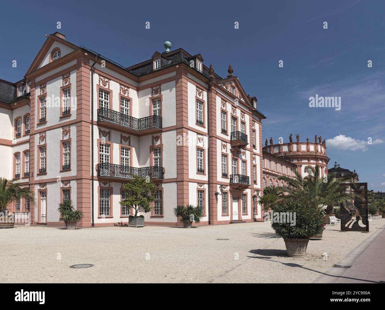 Il palazzo barocco sulle rive del fiume reno wiesbaden biebrich germania Foto Stock