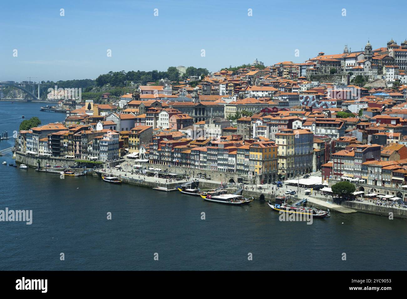 14/06/2018, Porto, Portogallo, Europa, vista dall'alto del paesaggio urbano di Porto sulle rive del fiume Duero, Europa Foto Stock