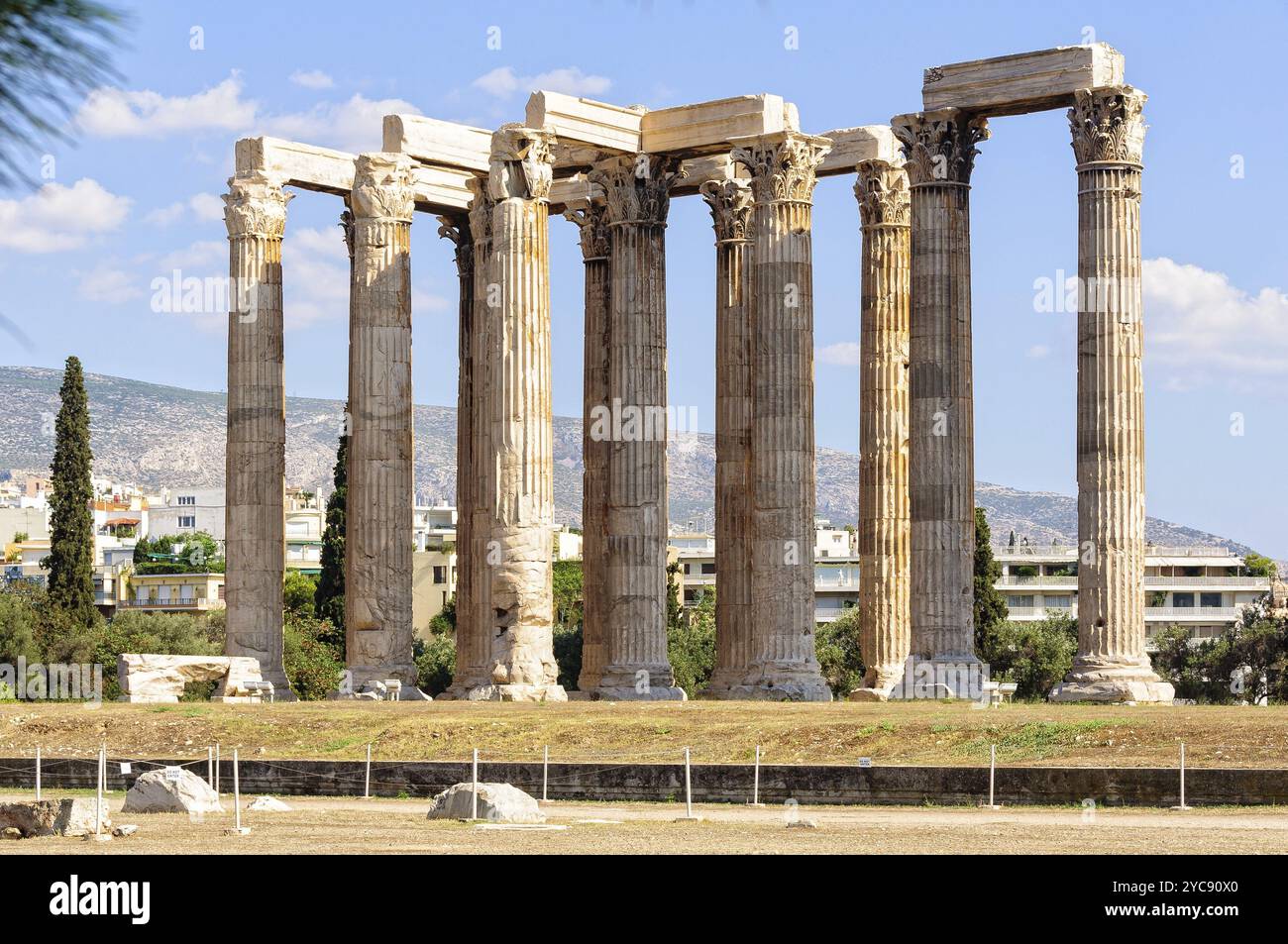 Il Tempio di Zeuss Olimpico, noto anche come Olimpio, era uno dei più grandi templi mai costruiti nel mondo antico, Atene, Grecia, Europa Foto Stock