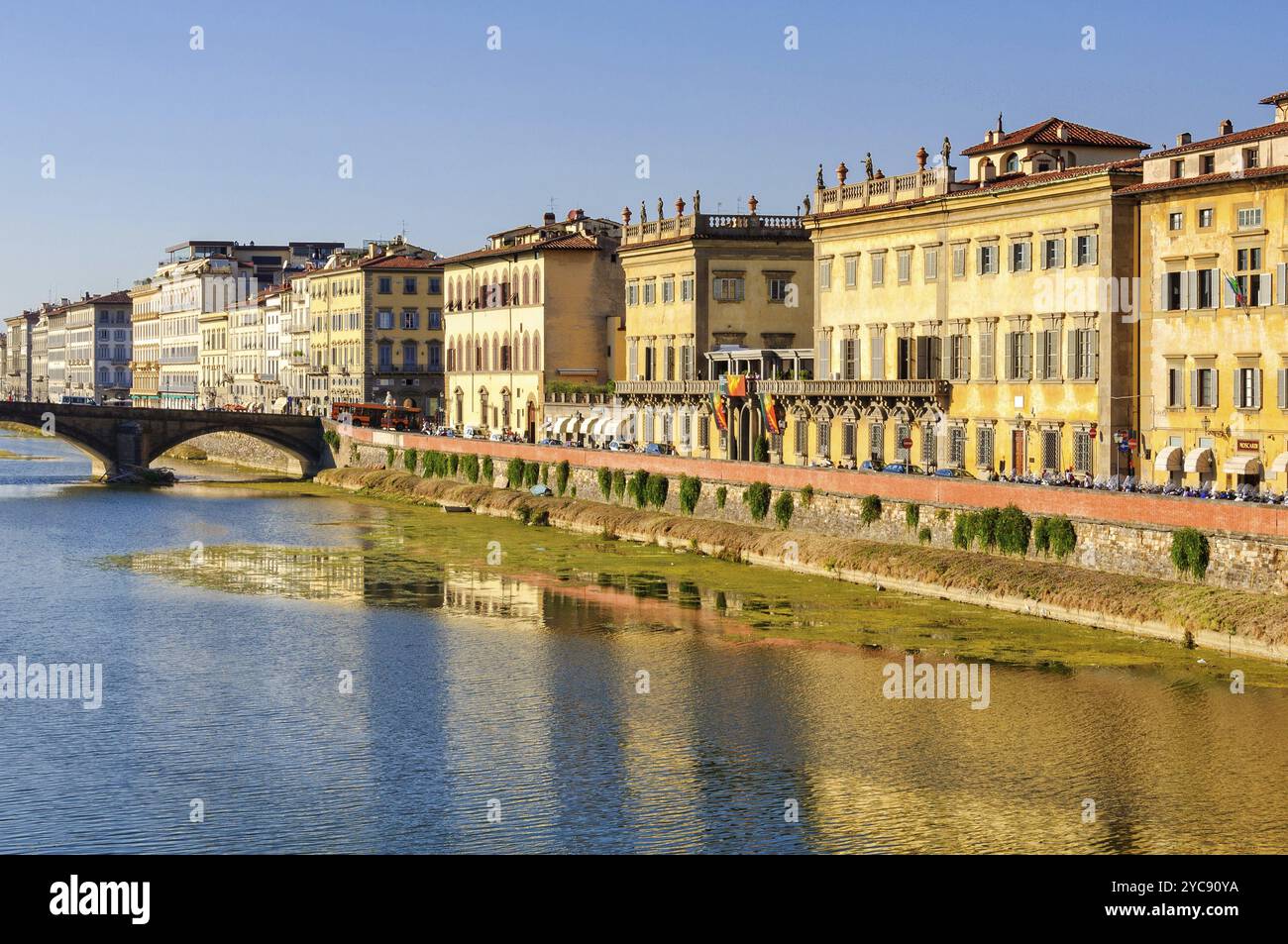 Argine Corsini (lungarno) fotografato dal Ponte della Trinità (Ponte Trinita), Firenze, Toscana, Italia, Europa Foto Stock