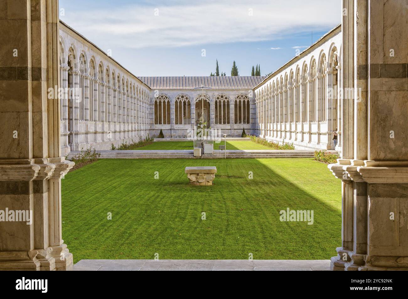 Il cortile del campo Santo (Camposanto) sul campo dei Miracoli (campo dei Miracoli) a Pisa, Toscana, Italia, Europa Foto Stock