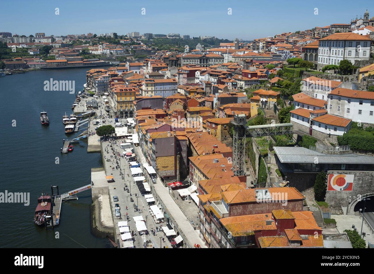 14/06/2018, Porto, Portogallo, Europa, vista dall'alto del paesaggio urbano di Porto sulle rive del fiume Duero, Europa Foto Stock