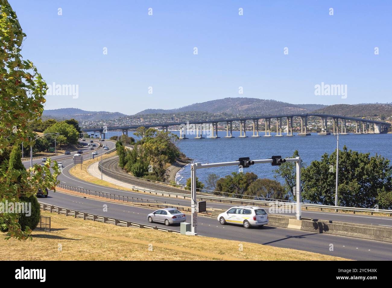 Tasman Highway Bridge sul fiume Derwent a Hobart, Tasmania, Australia, Oceania Foto Stock