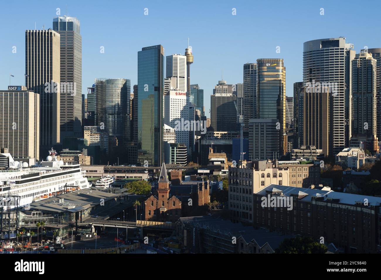 2018-05-07, Sydney, New South Wales, Australia, Una vista dell'imponente skyline di Sydney con i grattacieli del quartiere finanziario del centro, Ocean Foto Stock