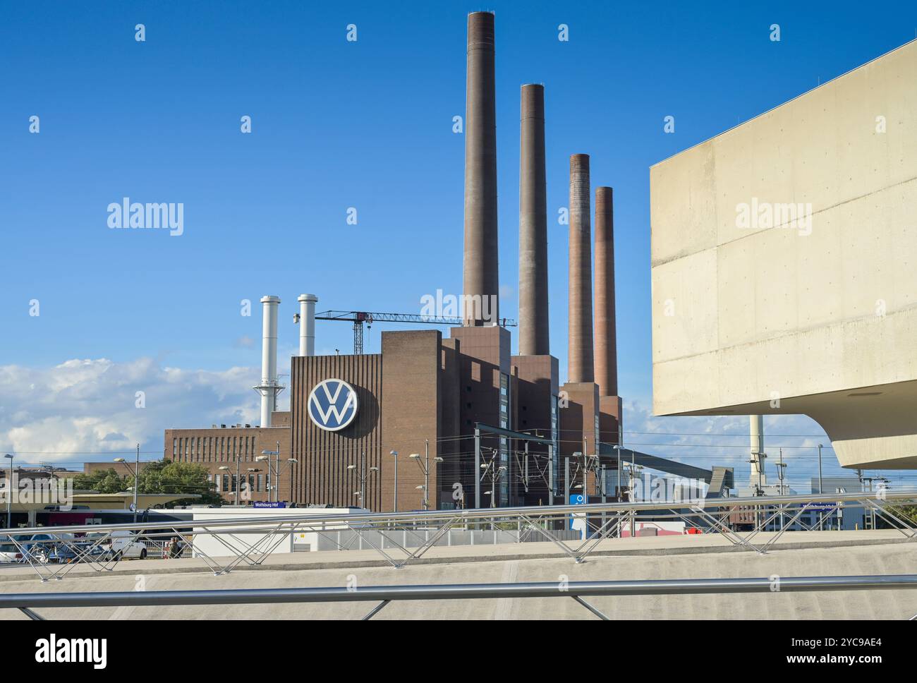 Centrale elettrica VW, Museo della Scienza Phaeno, Wolfsburg, bassa Sassonia, Germania, VW-Kraftwerk, Wissenschaftsmuseum Phaeno, Niedersachsen, Deutschland Foto Stock