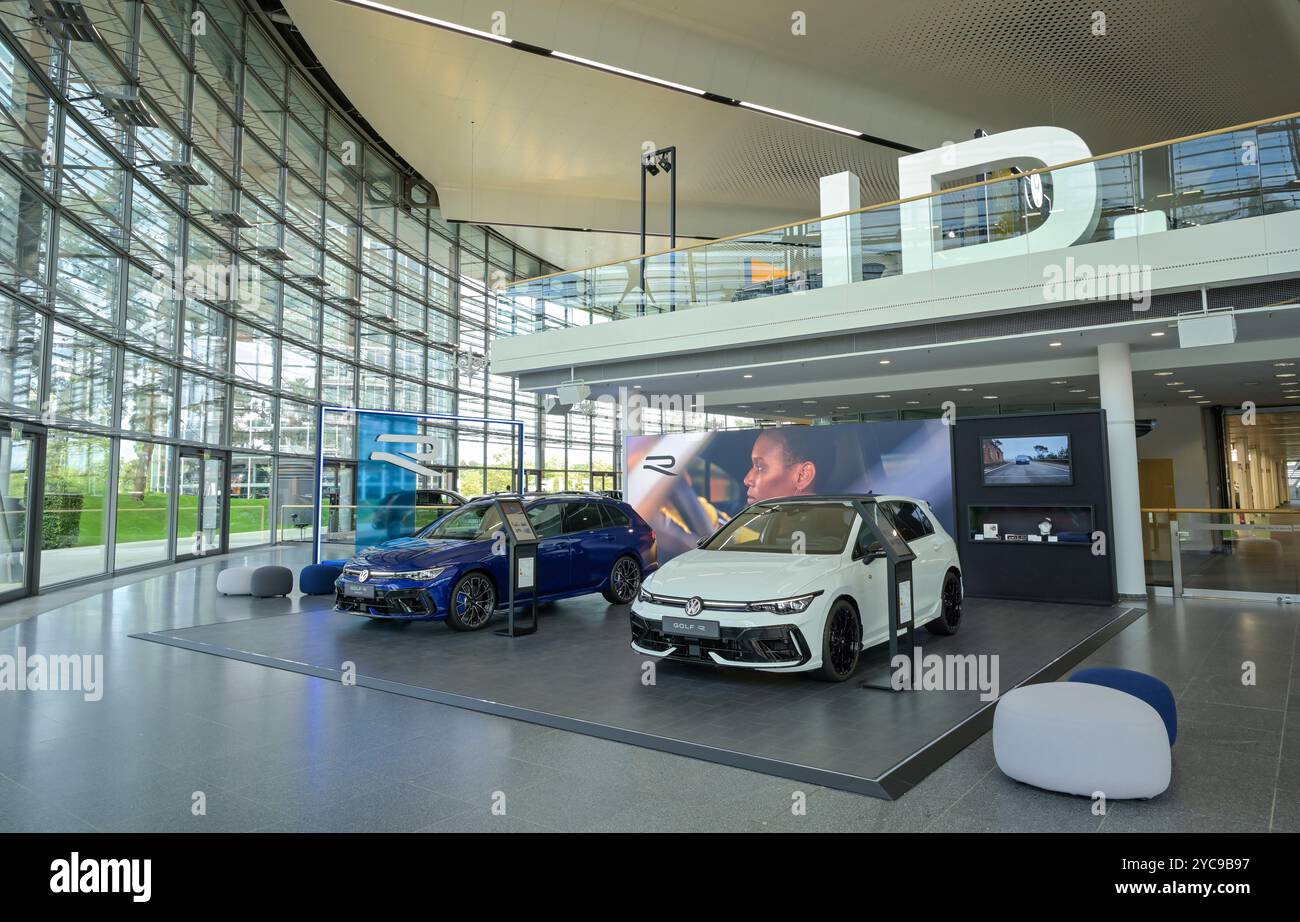 VW Customer Center, Exhibition of New Cars ID, Autostadt Volkswagen, Wolfsburg, bassa Sassonia, Germania, VW Kundencenter, Austellung von Neuwagen, Idaho, Ni Foto Stock