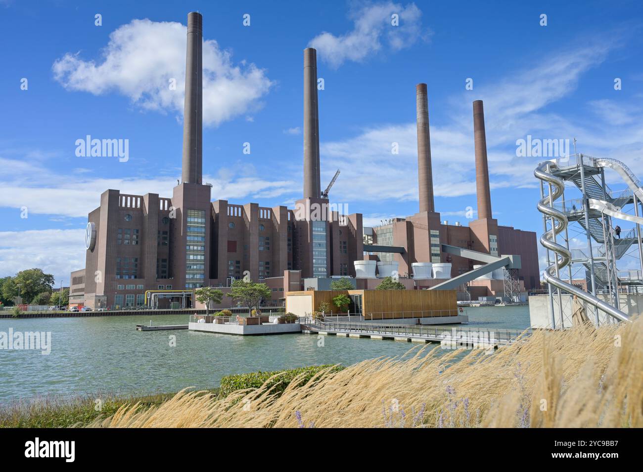 Centrale elettrica VW, Mittelland Canal, Wolfsburg, bassa Sassonia, Germania, VW-Kraftwerk, Mittellandkanal, Niedersachsen, Deutschland Foto Stock