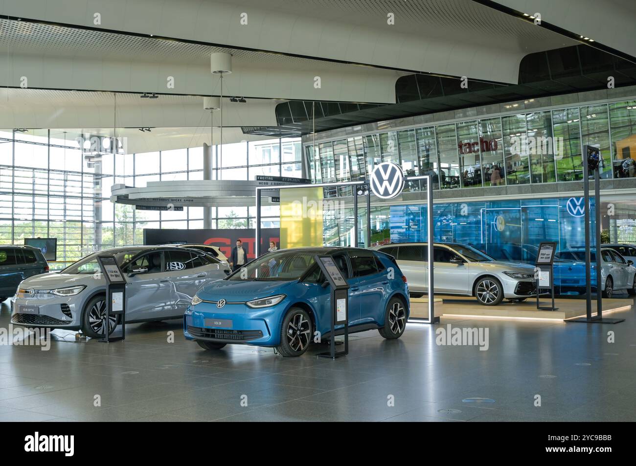 VW Customer Center, Exhibition of New Cars ID, Autostadt Volkswagen, Wolfsburg, bassa Sassonia, Germania, VW Kundencenter, Austellung von Neuwagen, Idaho, Ni Foto Stock