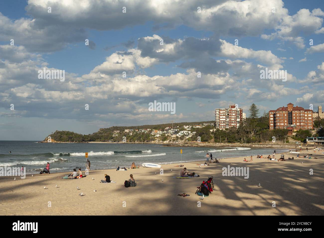 10.05.2018, Sydney, nuovo Galles del Sud, Australia, amanti del sole e surfisti sulla spiaggia di Manly, Oceania Foto Stock