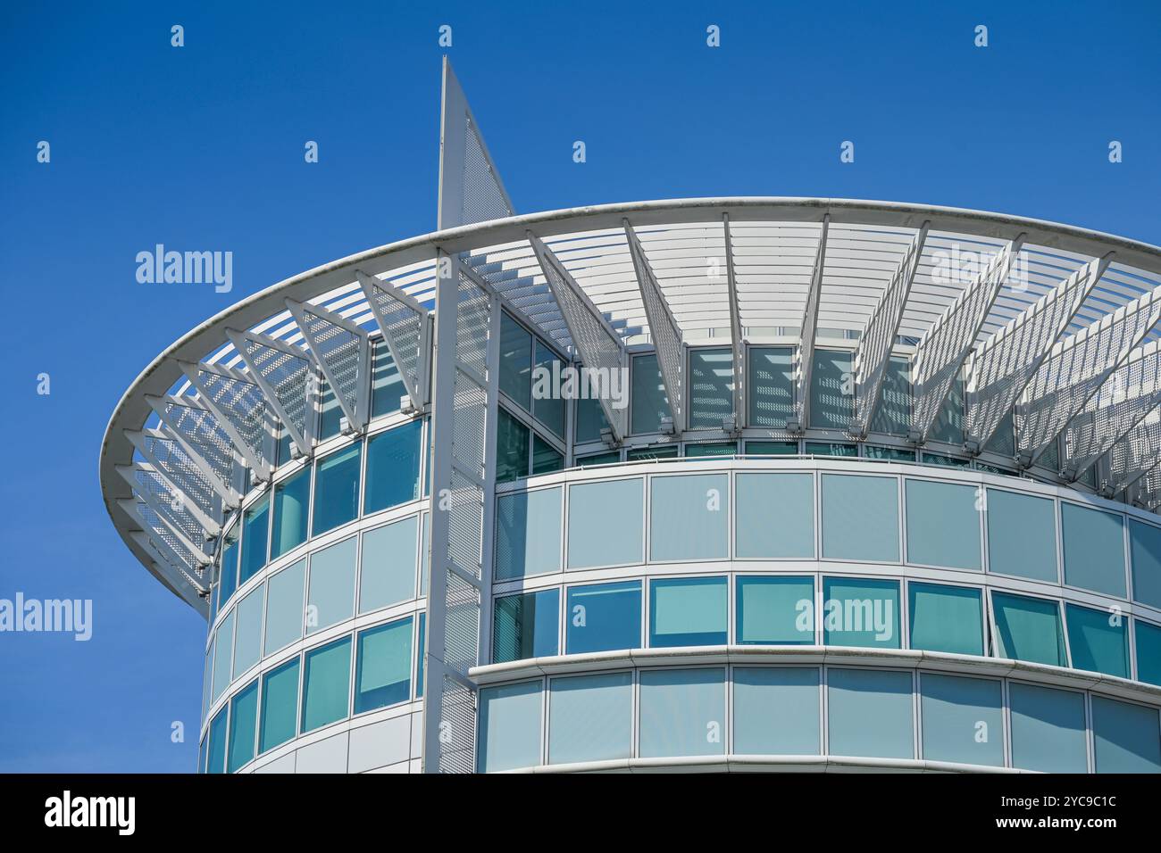Edificio commerciale e per uffici a Kurfürstendamm 119 angolo Bornstedter Straße dell'architetto Helmut Jahn, Charlottenburg-Wilmersdorf, Berlino, Germania, Foto Stock