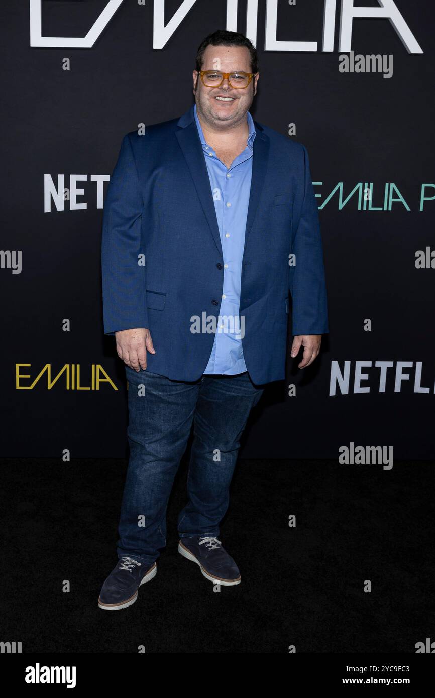 Josh Gad partecipa agli arrivi della premiere Netflix di "Emilia Pérez" all'Egyptian Theatre di Los Angeles, CA, il 21 ottobre 2024. (Foto di Corine Solberg/Sipa USA) Foto Stock