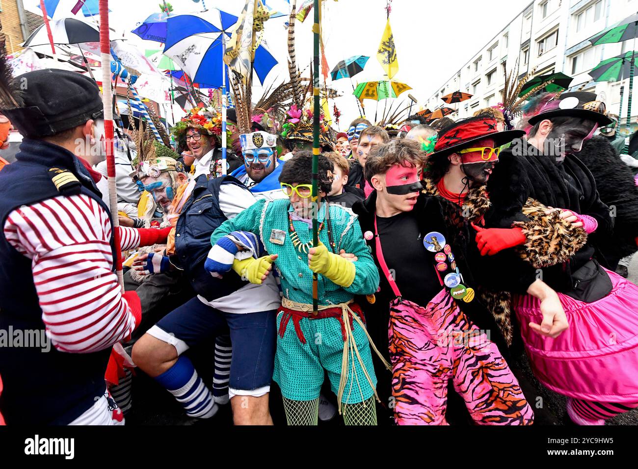 Dunkerque (Dunkerque), Francia settentrionale: 4 febbraio 2024: La bande de Saint Pol sur Mer?, Carnevale di Dunkerque. Atmosfera con gli amanti del carnevale. Carnevale S Foto Stock