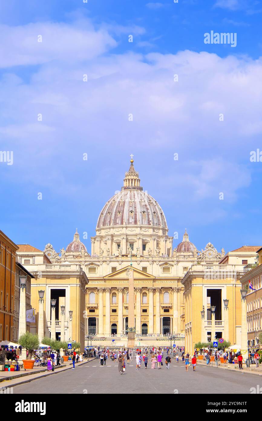 Italia, Roma, città del Vaticano: Piazza San Pietro e Basilica *** didascalia locale *** Foto Stock