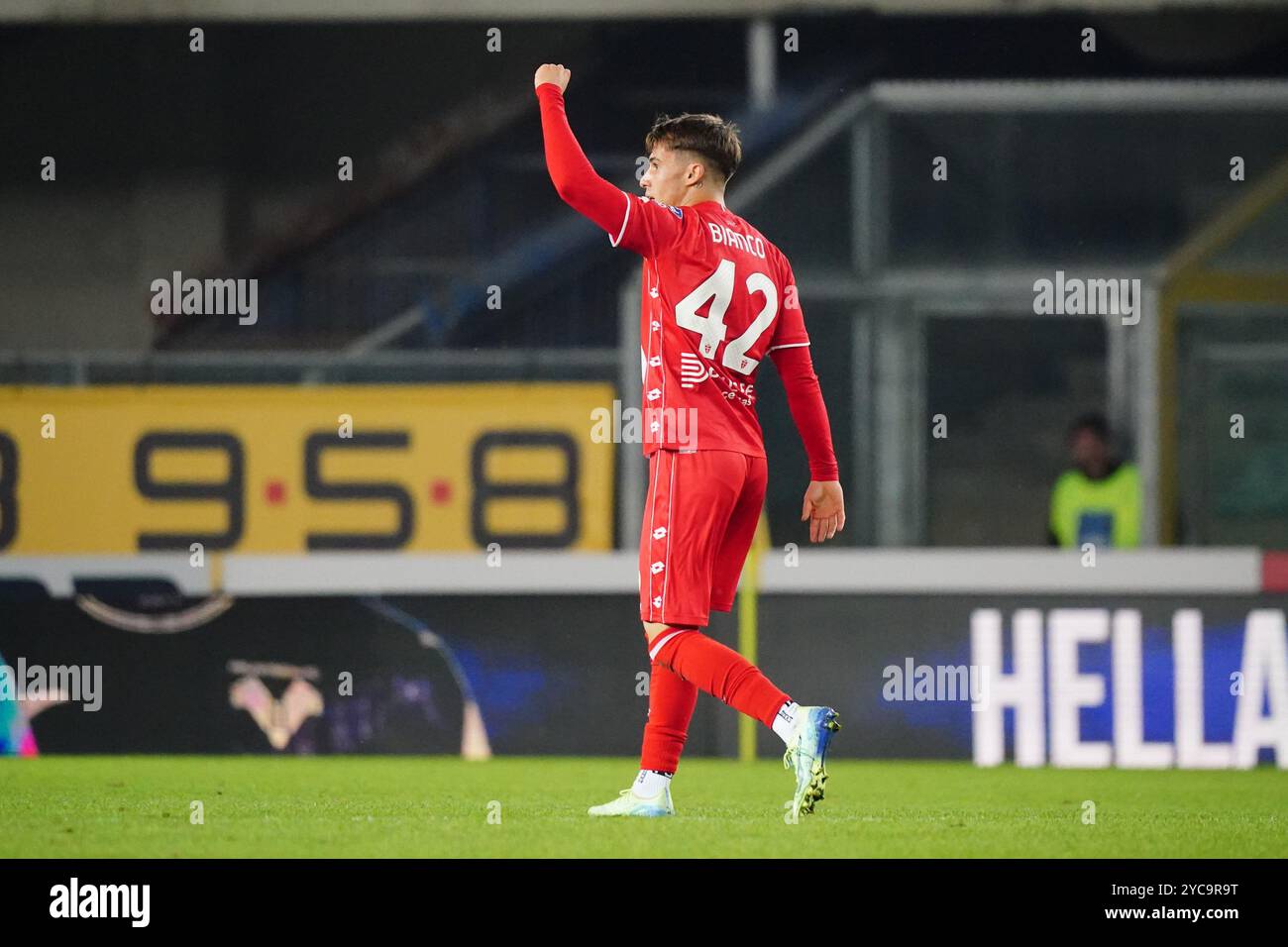 Alessandro bianco (AC Monza) celebra la rete durante Hellas Verona FC vs AC Monza, partita di calcio italiano di serie A A Verona, in Italia, 21 ottobre 2024 Foto Stock