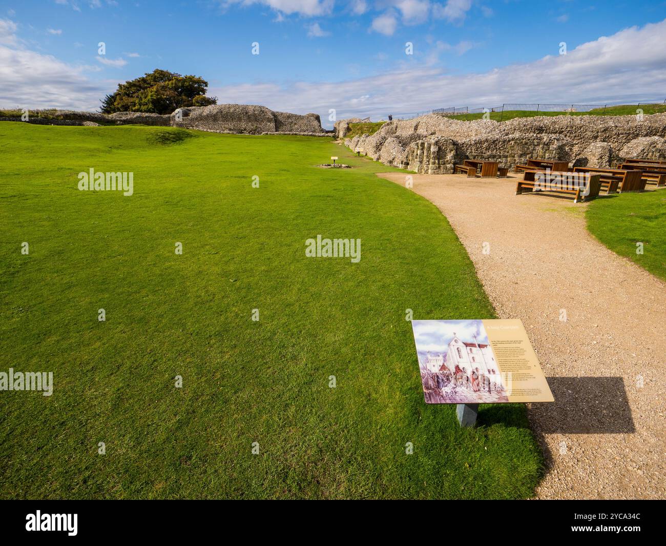 Rovine di Old Sarum Castle, Old Sarum, Salisbury, Wiltshire, Inghilterra, REGNO UNITO, REGNO UNITO. Foto Stock